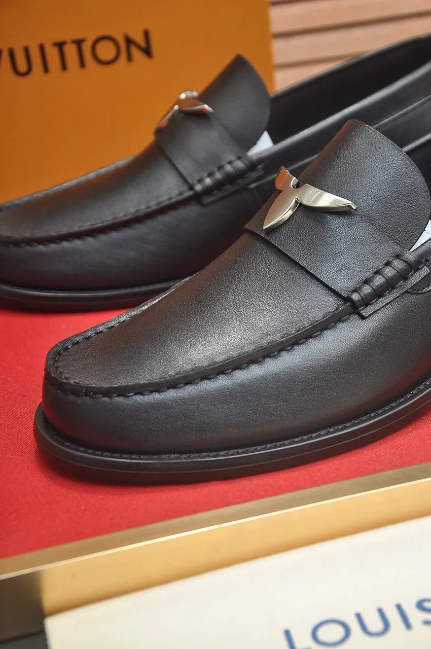 Men's men's shoes 💰560💶 [LV] (original single cowhide lining) 🍀LV's latest genuine leather business suit shoes are launched simultaneously on the official website. The first-layer cowhide imported from Italy is made of heavy gold, 💥1:1 rubber outsole from the official website. Versatile to wear, high-end without losing class, and the color combination is extraordinary. This four-season style is alluring when worn on your feet, showing off your big-name flair. Standard code 38-44 (45 customized)